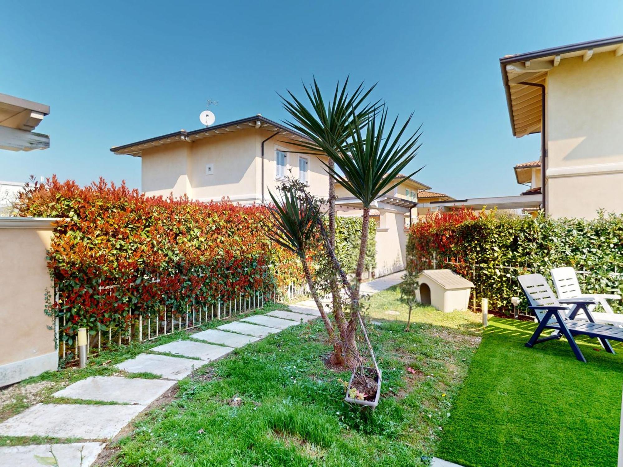 Villa Dolcevita By Bookinggardalake Manerba del Garda Buitenkant foto